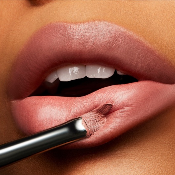 MAC Love Me Lipstick Laissez-Faire π - Picture 14 of 16